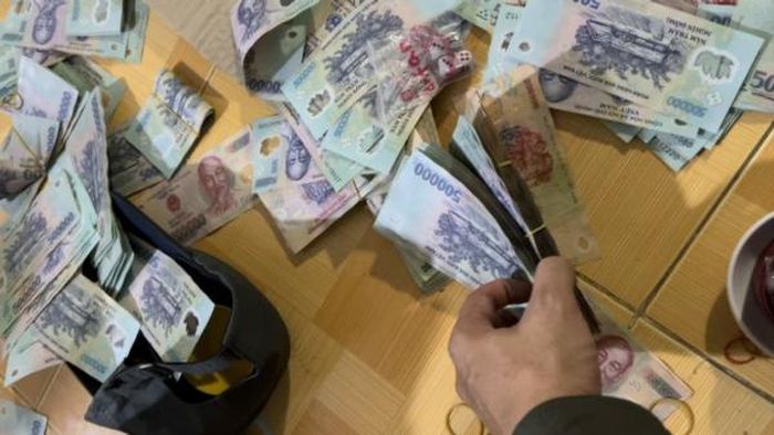 Số tiền thu giữ tại sòng bạc.