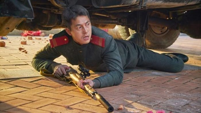 Jung Woo Sung trong phim "Steel Rain" - bộ phim đánh bại "Star Wars" tại phòng vé Hàn Quốc