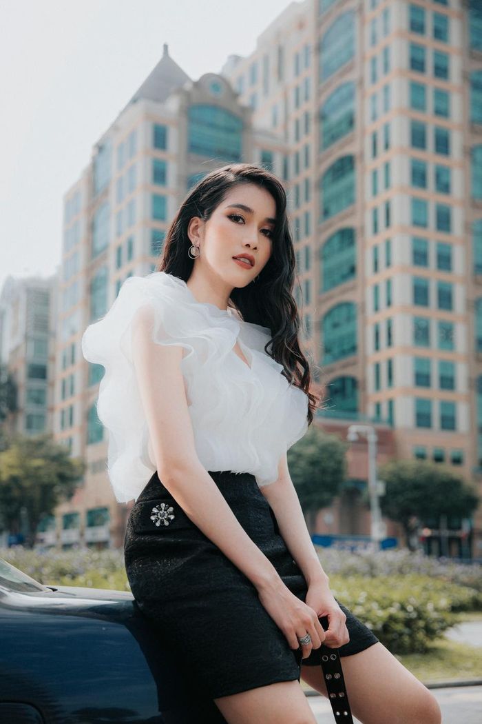 Không chỉ xinh đẹp, Phương Anh có thành tích học tập đáng nể. Cô tốt nghiệp thủ khoa ngành Hệ thống quản lý thông tin tại Đại học RMIT. Nàng á hậu còn sử dụng thành thạo tiếng Anh, Pháp.