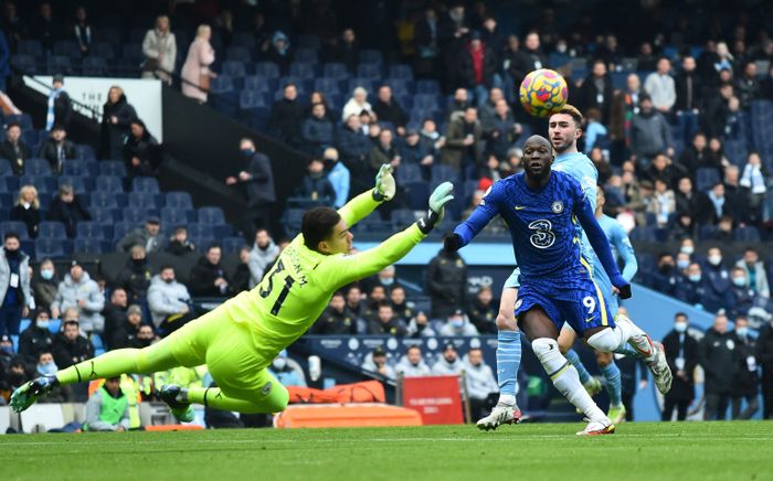  Sang đầu hiệp 2, Lukaku đối mặt Ederson. Tuy nhiên, cựu tiền đạo MU lại không thắng được chốt chặn cuối của chủ nhà. Đây cũng là cơ hội ngon ăn nhất của "The Blues" ở trận này. 