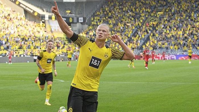 Dortmund thúc giục Haaland quyết định tương lai