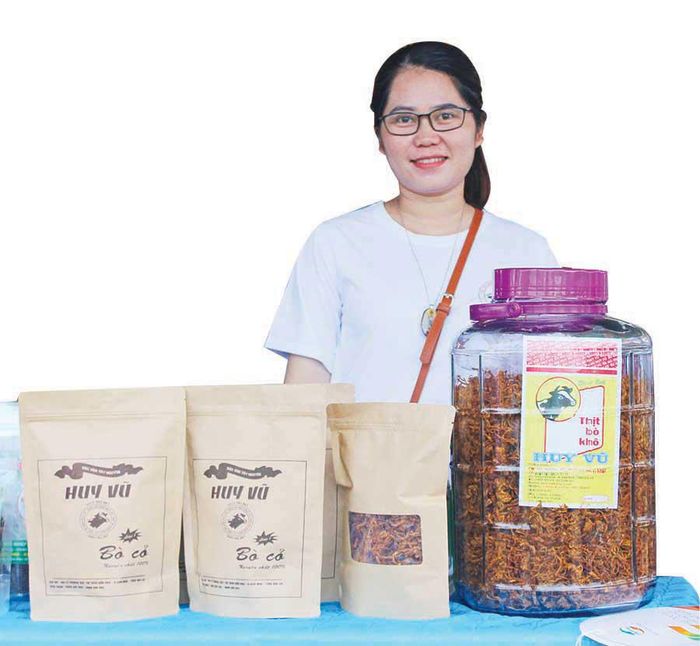 Sản phẩm bò khô Huy Vũ (huyện Đak Đoa) được giới thiệu tại Tuần lễ Đồi cỏ hồng năm 2017. Ảnh: Nguyễn Diệp