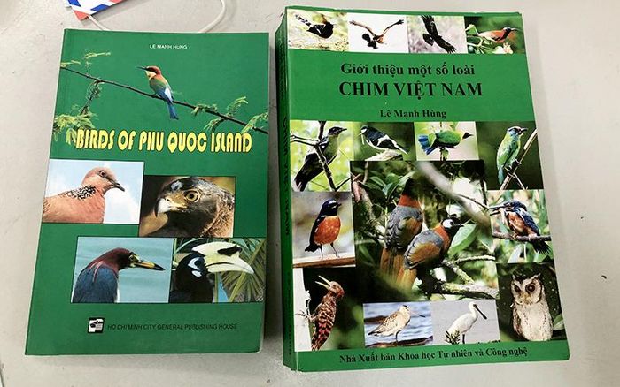 Những cuốn sách về chim của Tiến sĩ Lê Mạnh Hùng. 