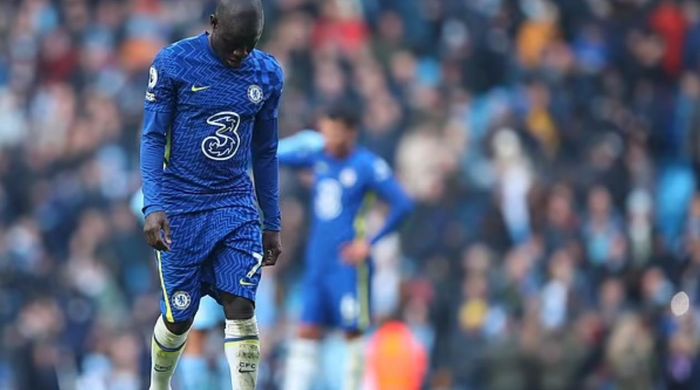 Chelsea gần như đã "giương cờ trắng" trong cuộc đua vô địch với Man City. Ảnh: DM.