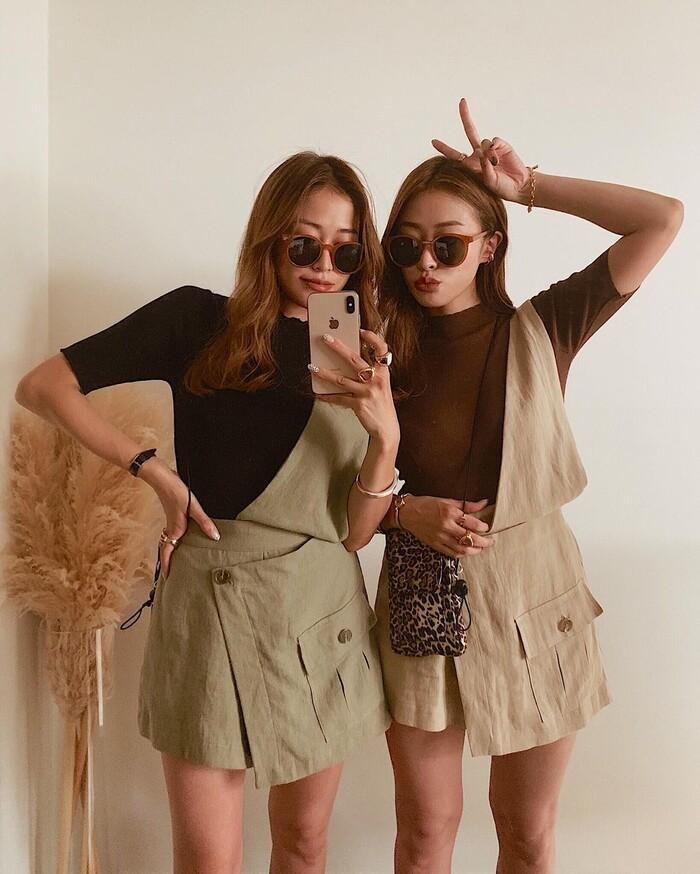 Việc mặc đồ đôi là sở thích của rất nhiều cặp song sinh, nhưng không phải ai cũng biết tận dụng thế mạnh để tạo được sức hút mạnh mẽ như hai chị em người Nhật.