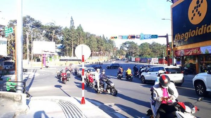 Giao thông Đà Lạt đi vào nề nếp khi có đèn tín hiệu giao thông.