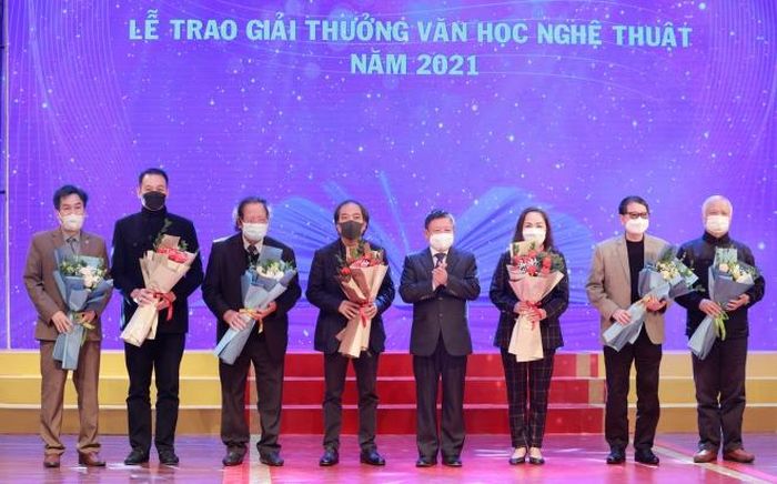Lễ trao Giải thưởng văn học nghệ thuật 2021. Ảnh: Trung Dũng