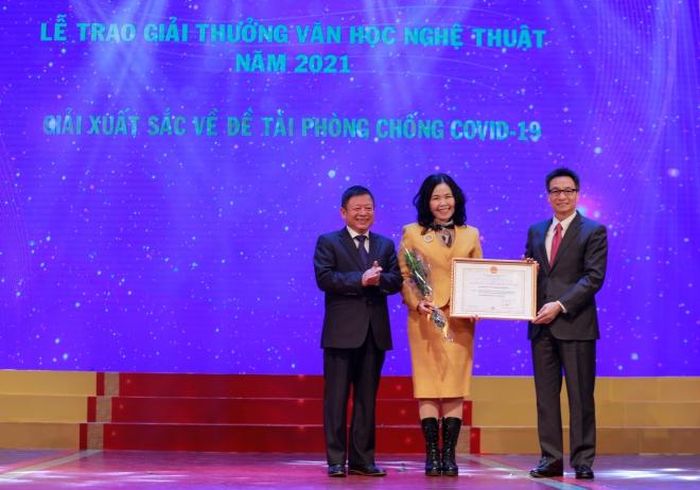 1 giải xuất sắc về đề tài phòng chống dịch Covid-19 cho Hội Văn học nghệ thuật Vĩnh Phúc với tác phẩm “Niềm tin tất thắng”. Ảnh: Trung Dũng