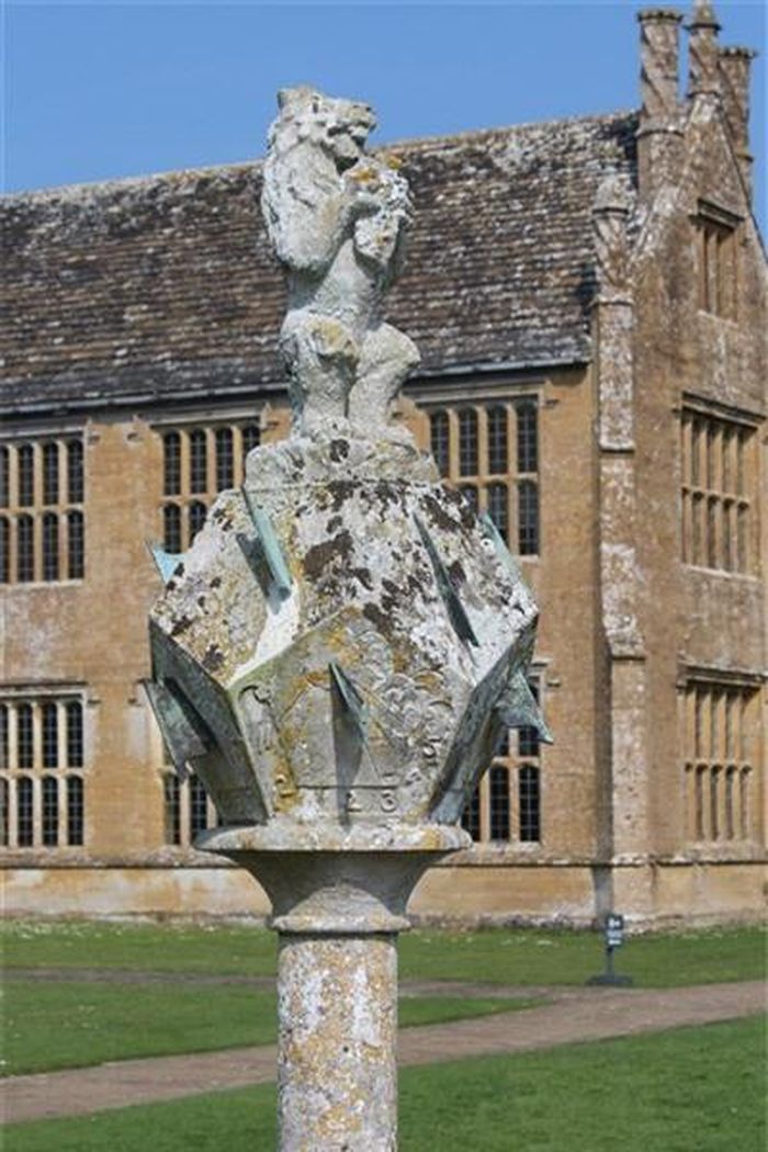 Đồng hồ Barrington Court, Somerset, Anh.