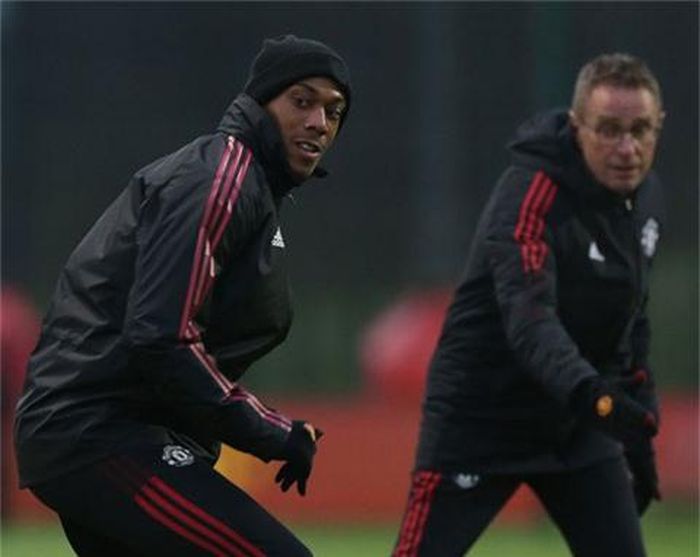 Mối quan hệ giữa tiền đạo Anthony Martial và HLV Ralf Rangnick đang rất xấu