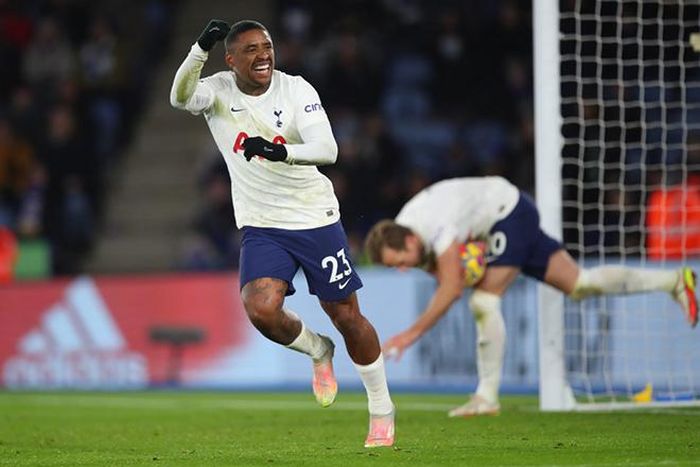 Bergwijn giúp Tottenham ngược dòng ở phút bù giờ