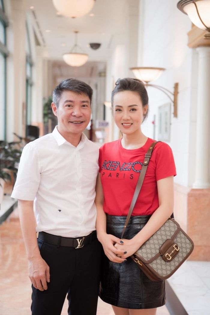 Bà xã của NSND Công Lý có nhan sắc xinh đẹp nổi bật.