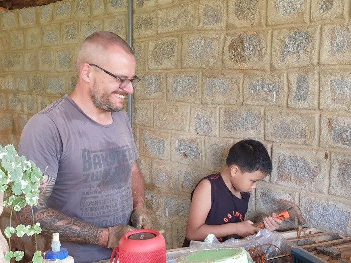  Các con của chị Thủy trở nên dạn dĩ và yêu thiên nhiên hơn khi theo bố mẹ bỏ phố về rừng. 