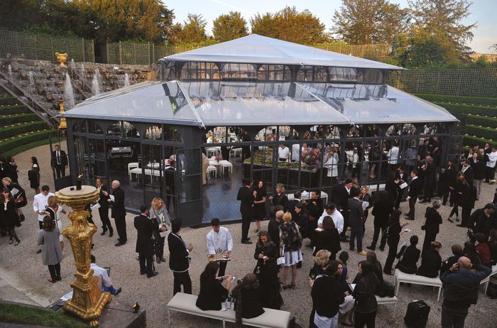 Khi được tham gia những buổi diễn riêng tư, khách VIP có thể tiếp cận với các sản phẩm độc quyền hơn. Ảnh: G. 