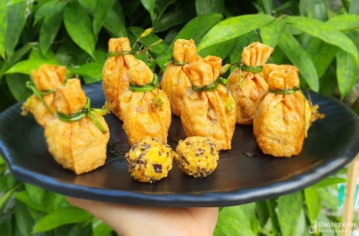 Nhiều món chay chế biến cầu kỳ, trình bày đẹp mắt được nhiều người đặt mua để bày mâm cúng Tết ông Táo. Ảnh: Thanh Phúc