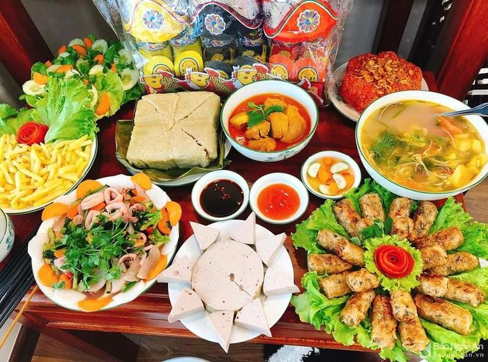 Mỗi mâm cúng mặn có giá giao động từ 700.000 đồng - 1.200 đồng/mâm. Ảnh: Thanh Phúc
