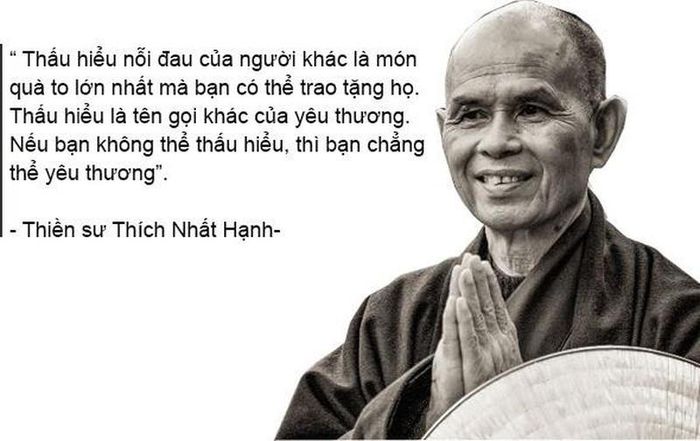 Thiền sư Thích Nhất Hạnh khuyên dạy mọi người hãy mỉm cười, nhân ái với cuộc sống.