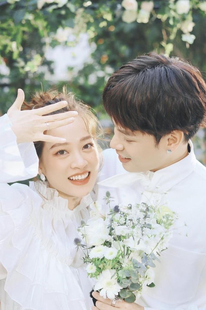 JayKii lên kế hoạch cầu hôn từ trước và cố tình mời vợ diễn MV để không bị nghi ngờ. Anh cùng mọi người lên ý tưởng chuẩn bị bối cảnh theo sở thích của vợ, mong muốn đem lại bất ngờ lớn tại nơi mà lần đầu tiên họ gặp nhau.