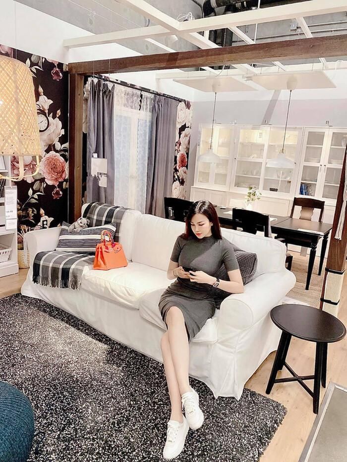 Những bức ảnh check-in sang chảnh của dâu hào môn nhà tỷ phú Hoàng Kiều