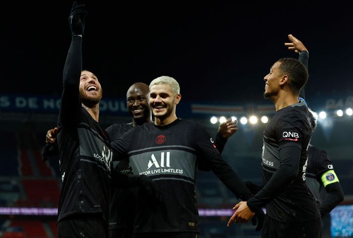  Danilo khép lại ngày thi đấu thành công của PSG bằng pha dứt điểm ấn định thắng lợi 4-0 ở phút 75. Bóng một lần nữa đổi hướng sau khi chạm hậu vệ khiến thủ môn Rajkovic chỉ biết đứng nhìn. 