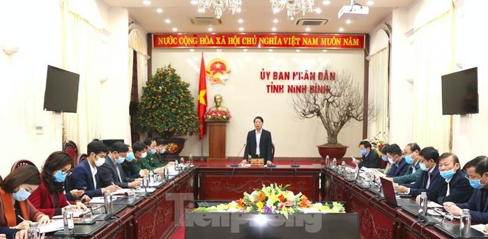 Ban Chỉ đạo phòng chống dịch COVID-19 Ninh Bình họp triển khai đối phó dịch - Ảnh: Hoàng Long