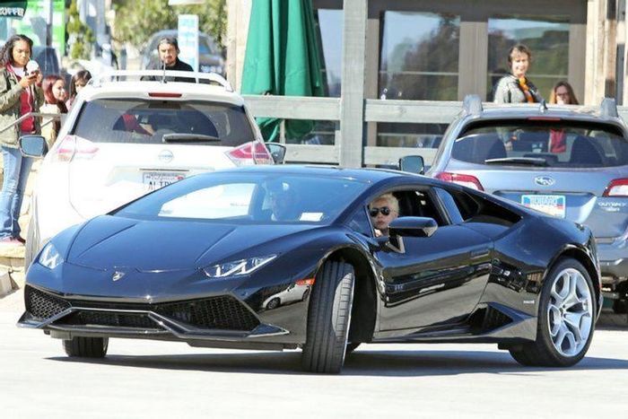 Lamborghini Huracan LP610-4 Coupe là một trong nhiều siêu xe của Lady Gaga