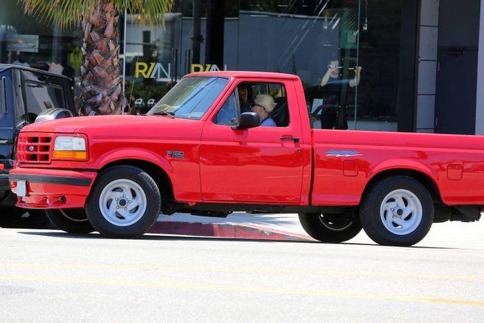 Chiếc bán tải F-150 có màu sắc khá nổi bật