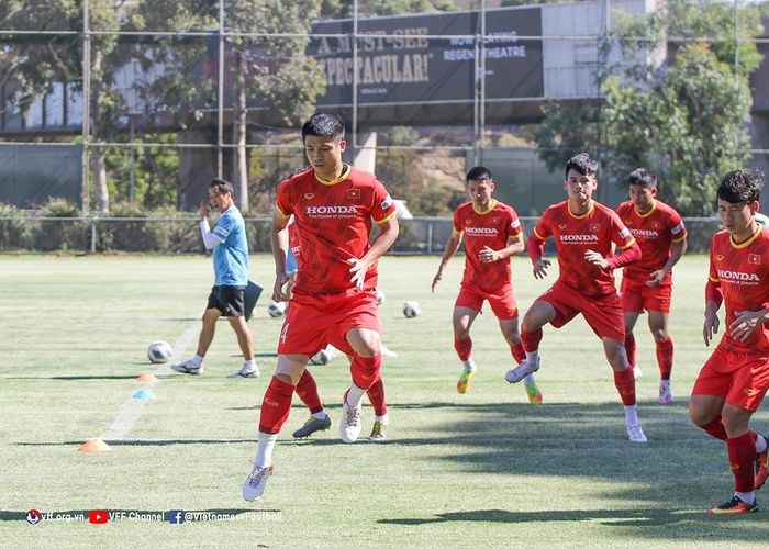 Tuyển Việt Nam tập luyện dưới điều kiện thời tiết rất lý tưởng
