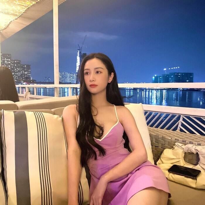 Cô nàng dần lột xác, xóa bỏ cái tên "hot girl trà sữa" ngày nào". 