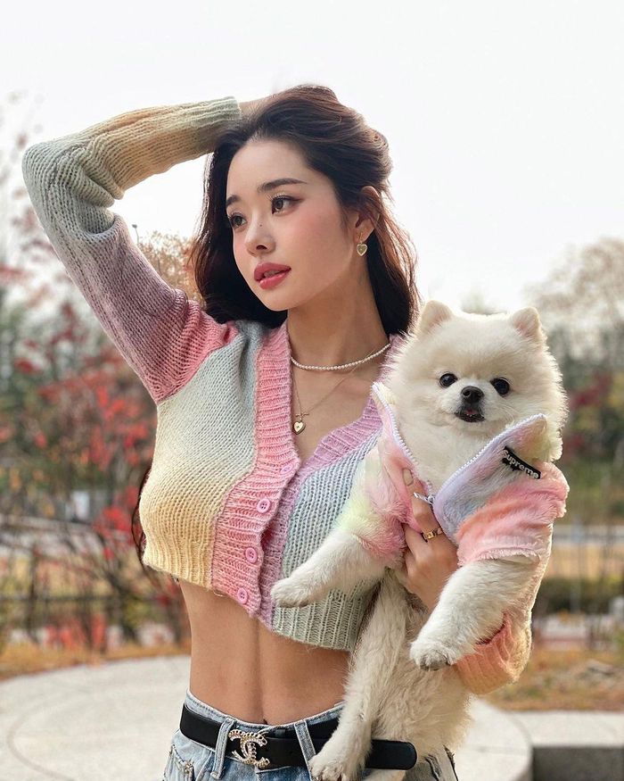 Song Ji A từng nổi tiếng với hình ảnh sang chảnh trên mạng xã hội và chương trình "Địa ngục độc thân". Ảnh: dear.zia.