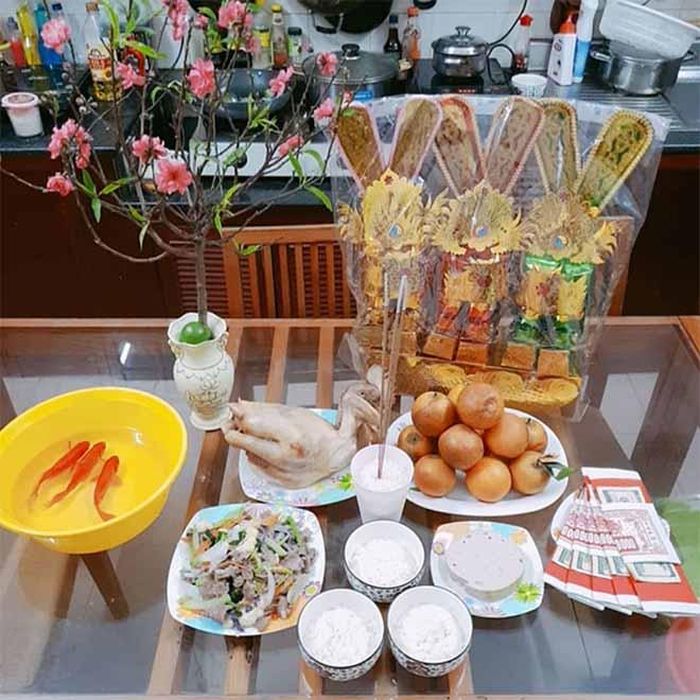 Hàng năm gặp tiết hết năm, tháng vừa cuối Chạp. Gia đình sửa lễ bạc dâng lên. Cảm tạ phúc dày nhờ Thần phù hộ. Kính mong thần tâu bẩm giúp cho: