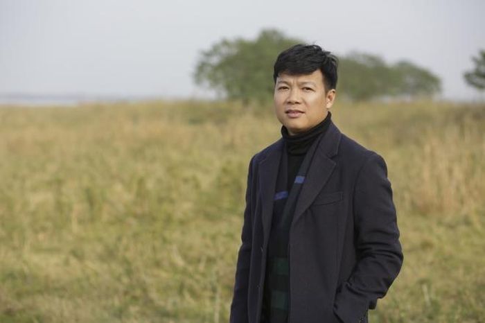 * Ảnh hưởng của dịch Covid-19 khiến hoạt động biểu diễn trầm lắng. Vũ Thắng Lợi vẫn ra mắt sản phẩm đều đặn, sau “Khát vọng” lại đến “Quê”. Đó là do anh không bị ảnh hưởng nhiều về kinh tế hay anh có cách nào đó để vượt qua?