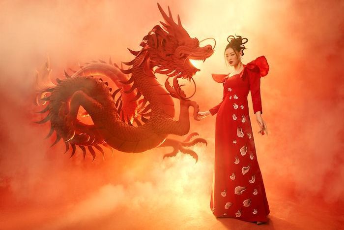 Gia đình Vân cũng cùng cúng đêm giao thừa, sau đó đi chùa lễ Phật. Gia đình cùng ngồi nói chuyện với các thầy đến 3, 4 giờ sáng mồng Một Tết. Sáng đầu năm, gia đình tụ họp ở nhà ông nội chúc Tết. Đến nay, Vân vẫn rất thích Tết vì đây là khoảng thời gian được ở cạnh cùng gia đình.