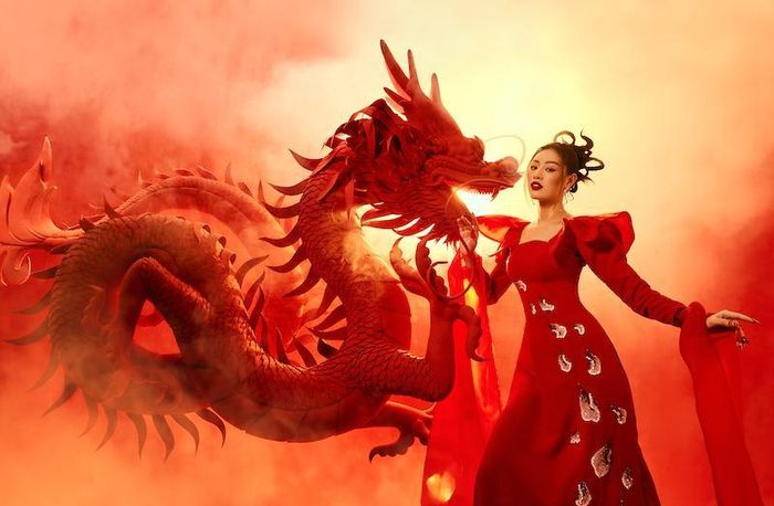 Trước Tết, ba Vân thường mua hoa sớm chứ không đợi đến ngày 30. Ba Vân vẫn thường nói, chậu hoa là công sức của người trồng, mình mua hoa đẹp về thì cũng nên cảm ơn người chăm sóc. Mỗi lần thấy ba mang chậu hoa Tết về, Vân cảm thấy mình vẫn như còn nhỏ...