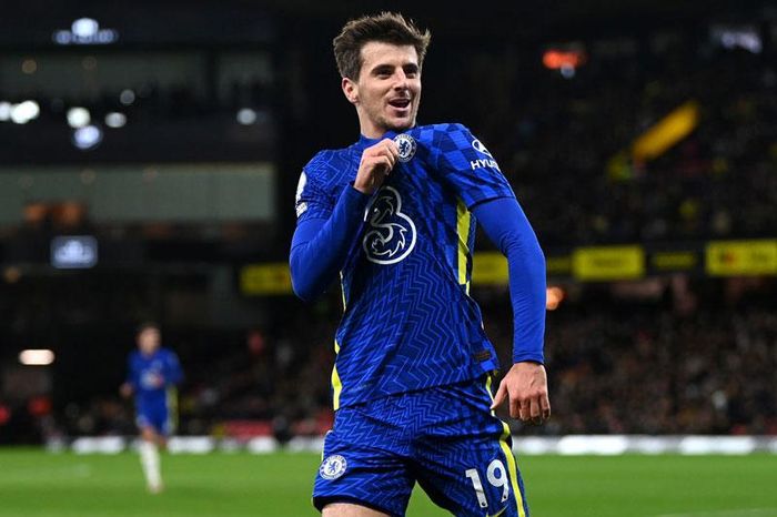 Tiền vệ tấn công: Mason Mount (Chelsea, tuổi: 23, định giá chuyển nhượng: 75 triệu euro).