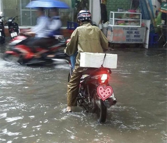 Dù mưa rét Đạo cũng cố gắng đi nhặt các hài nhi xấu số về