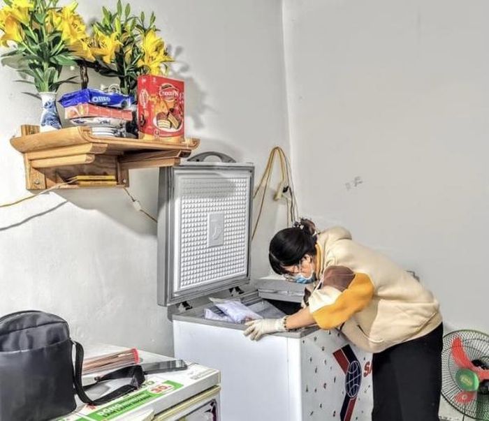 Huế bên tủ đông bảo quản thi thể thai nhi