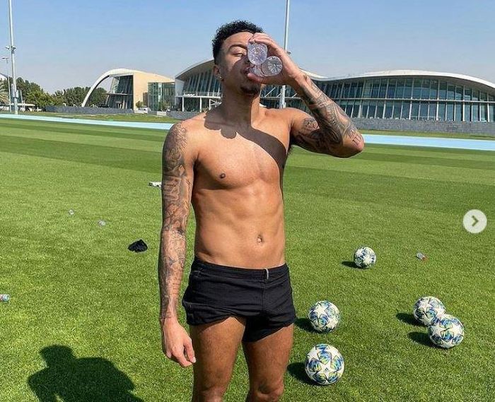 Nhiều cầu thủ Manchester United đã lựa chọn sang Dubai để tham gia chuyến nghỉ dưỡng và tập huấn, trong đó có Jesse Lingard. Theo báo chí Anh, tương lai của cầu thủ sinh năm 1992 sẽ được định đoạt trong vài ngày tới. Newcastle đang đẩy nhanh tiến độ đàm phán với hy vọng sở hữu chữ ký của Lingard, ít nhất là dưới dạng cho mượn trong phần còn lại của mùa giải.