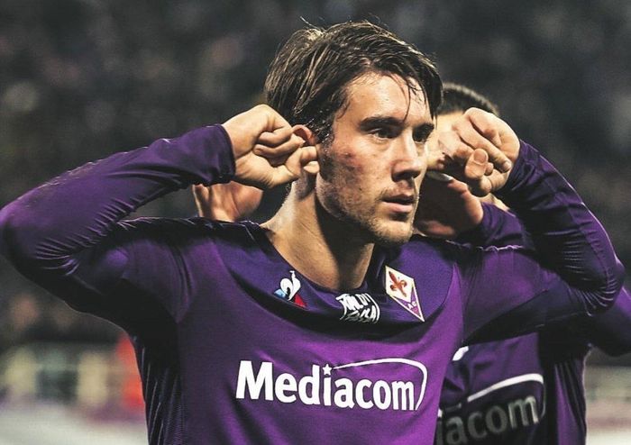  Dusan Vlahovic là câu trả lời của đội ngũ lãnh đạo Juventus trước yêu sách đòi tăng lương của Dybala. Ảnh: Reuters. 
