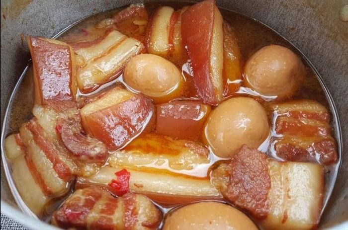 Nồi thịt kho ngày Tết