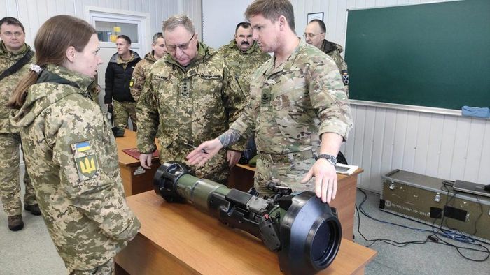 Trước đó, Bộ trưởng Quốc phòng Ukraine - ông Oleksiy Reznikov cho biết, Kiev đã nhận hơn 80 tấn vũ khí từ Mỹ dưới dạng viện trợ quân sự khẩn cấp.