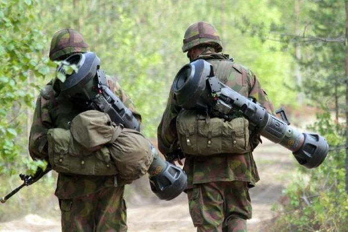 “Về hệ thống tên lửa chống tăng Javelin, đây là những vũ khí khá hiện đại. Do vậy danh sách mong muốn của người Ukraine trông khá lạ lùng khi họ chẳng có sản phẩm nào ở dạng gia công, chưa kể được sản xuất hàng loạt với tính năng tương đương".