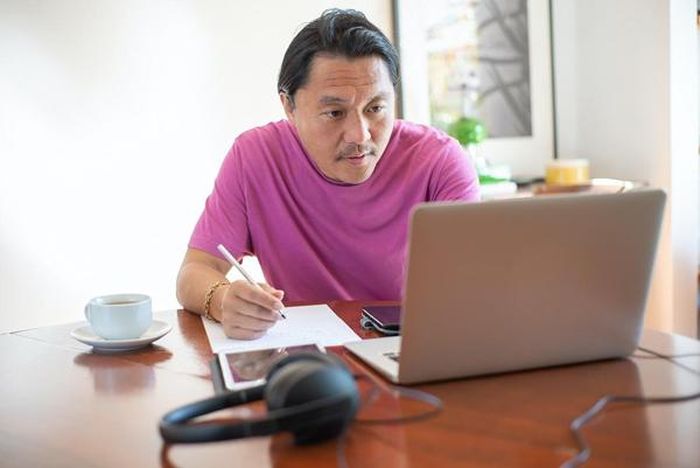 Tuổi nào cũng cần làm mới kiến thức