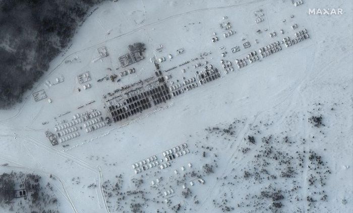 Hình ảnh vệ tinh cho thấy lều trại của quân đội Nga ở Yelnya, sát Belarus và cách biên giới Ukraine khoảng 250 km. Ảnh: Maxar.