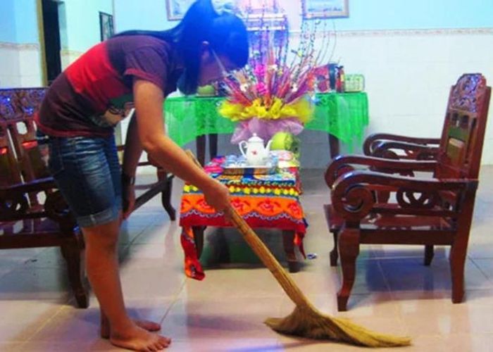 Ngày Tết mà quét nhà như thế này sẽ bị la mắng
