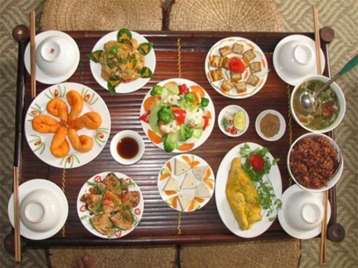 Món chay ngày Tết - “tôm”, “thịt heo”, “chả lụa”… đều làm từ bột