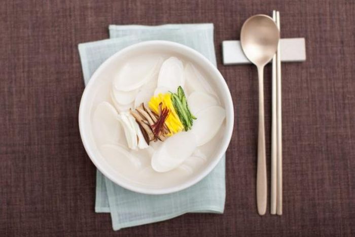 Món tteokguk vào buổi sáng 