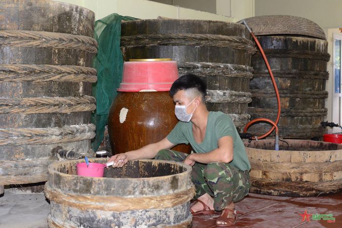 Nước mắm thương hiệu "Người nhái 5" hợp khẩu vị bộ đội.