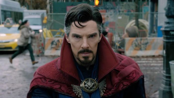  Doctor Strange in the Multiverse of Madness là phần phim thứ hai về siêu anh hùng Doctor Strange. Bộ phim kể về thế giới hỗn loạn sau khi phù thủy tối thượng (Benedict Cumberbatch đóng) làm thay đổi thời gian. Doctor Strange phải nhờ đến sự giúp đỡ của Scarlet Witch (Elizabeth Olsen đóng). Bộ phim dự kiến ra rạp vào tháng 5. Ảnh: Marvel Studios. 