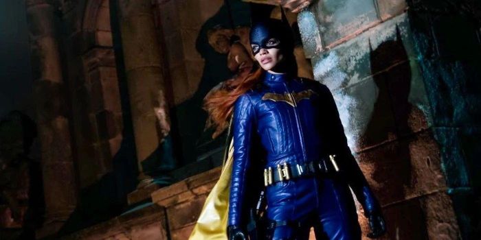  Batgirl là tác phẩm siêu anh hùng đầu tiên của DC chọn cách không ra rạp, chỉ phát trực tuyến trên ứng dụng HBO. Bộ phim do nữ diễn viên Leslie Grace đảm nhận vai nữ chính Barbara Gordon. Nhà DC gần đây được chú ý khi công bố vai Alysia Yeoh - bạn thân nhất của nữ chính - là người chuyển giới. Nhân vật cũng do ngôi sao chuyển giới Ivory Aquino đảm nhận. Phim dự kiến phát hành vào tháng 12. Ảnh: DC. 